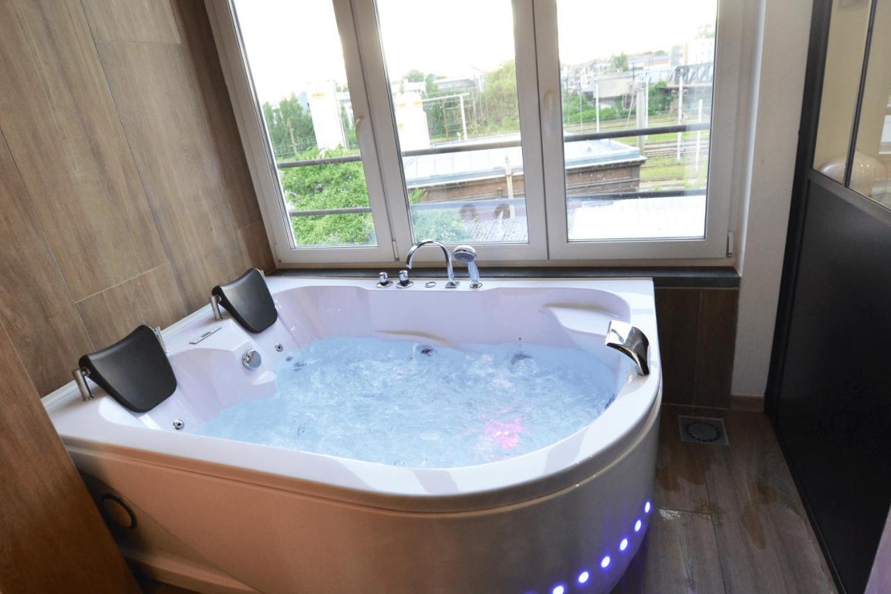 Capsule Wellness - Sauna - Balneo - Machine De Sport Privatif - Ps5 - 2 Chambres Valenciennes Exterior photo
